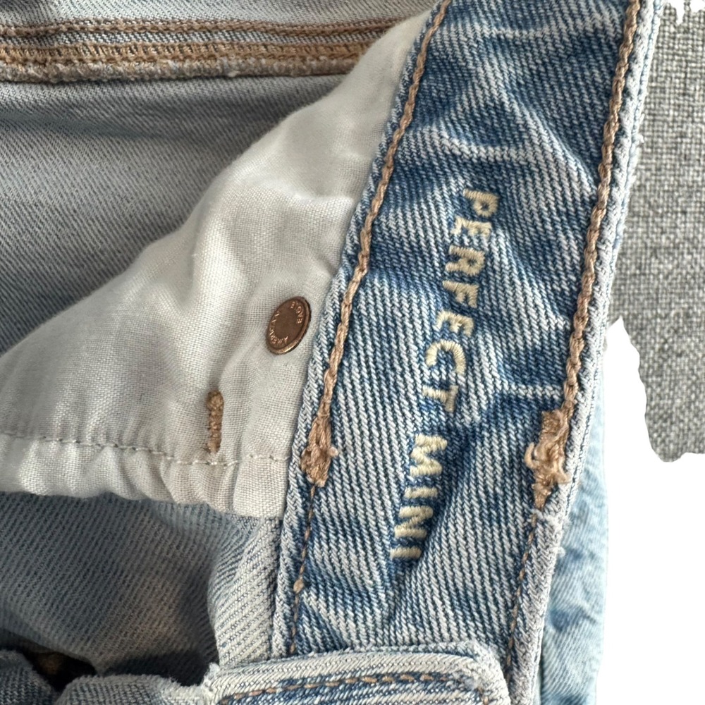 American Eagle Perfect Mini Light Wash Raw Hem Denim Skirt Womens 16 Stretch - Picture 5 of 7